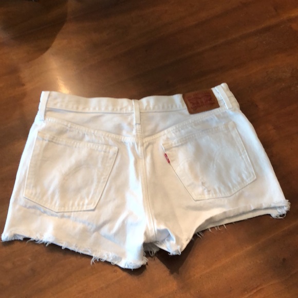 White Levi cutoffs - Picture 2 of 2